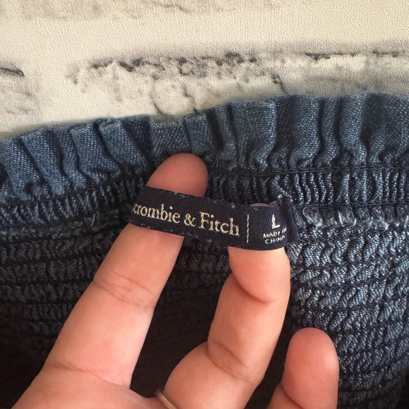 Abercrombie & Fitch Jean colored smocked crop top Size Large - Picture 4 of 5